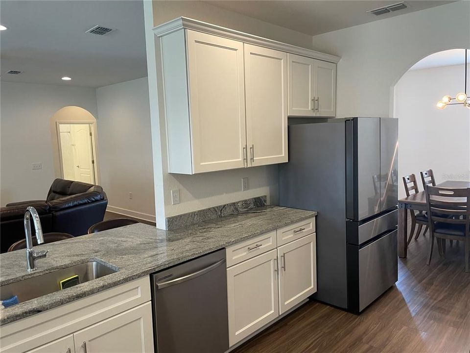 For Sale: $435,000 (4 beds, 3 baths, 2427 Square Feet)