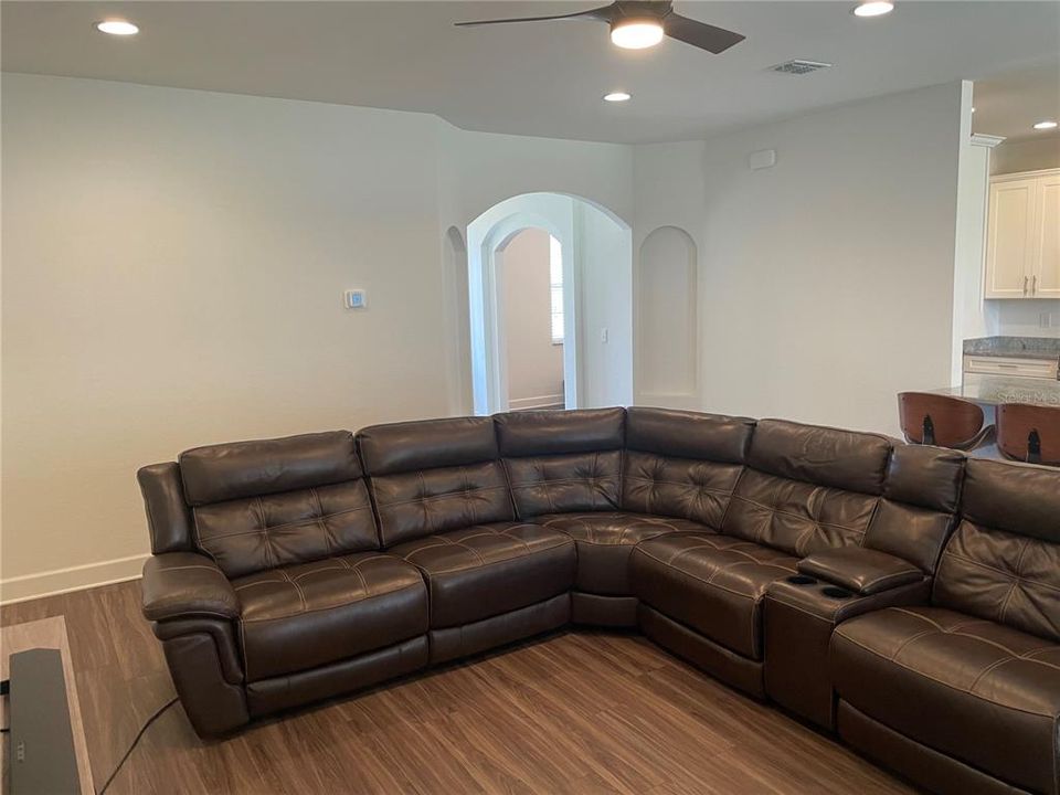 For Sale: $435,000 (4 beds, 3 baths, 2427 Square Feet)