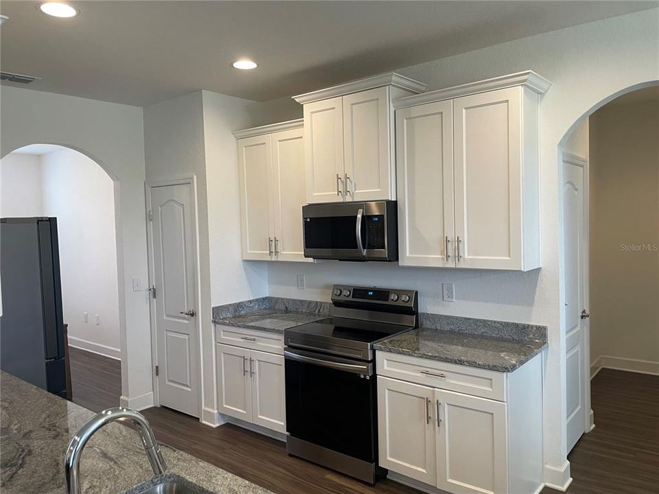 For Sale: $435,000 (4 beds, 3 baths, 2427 Square Feet)