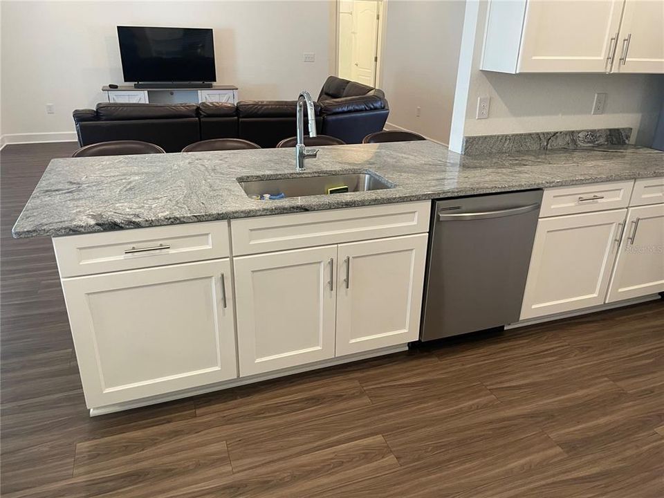 For Sale: $435,000 (4 beds, 3 baths, 2427 Square Feet)