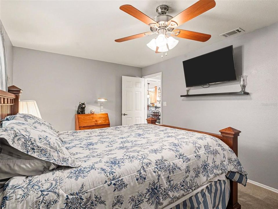 For Sale: $525,000 (3 beds, 2 baths, 2114 Square Feet)