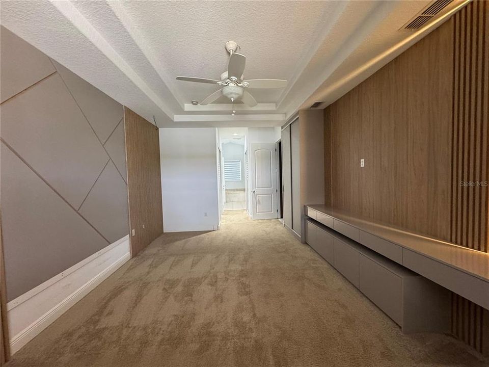 Под контрактом: $639,990 (3 спален, 2 ванн, 2368 Квадратных фут)