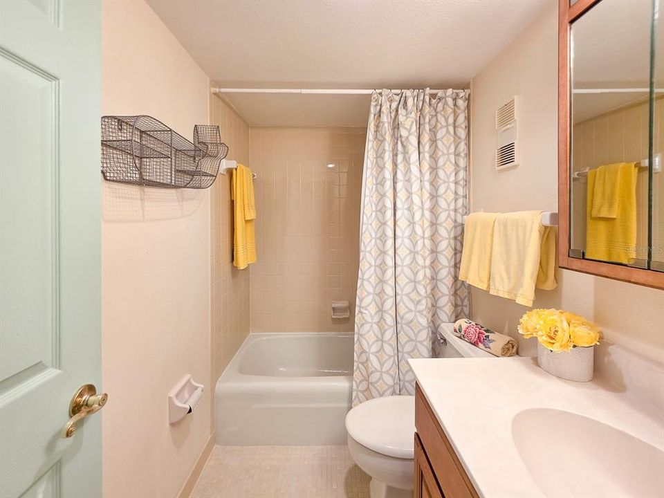En Venta: $285,000 (2 camas, 2 baños, 1229 Pies cuadrados)