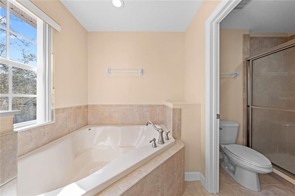 Active With Contract: $280,000 (3 beds, 2 baths, 1832 Square Feet)