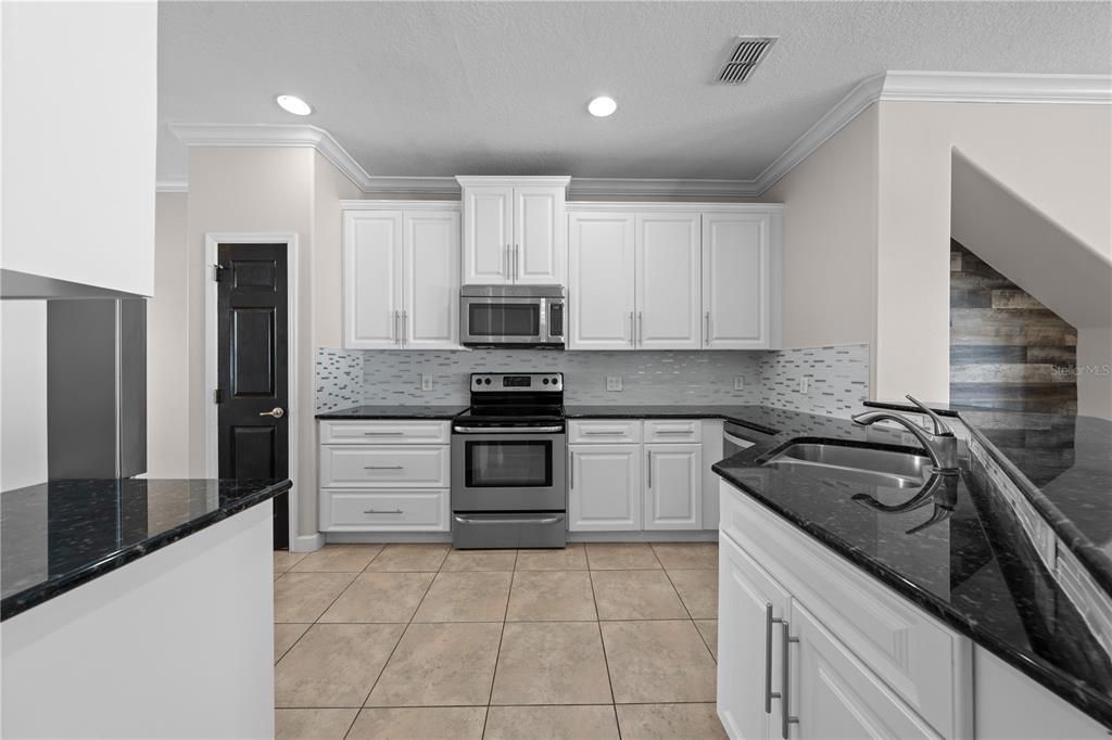 Active With Contract: $280,000 (3 beds, 2 baths, 1832 Square Feet)