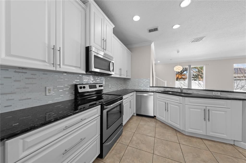 Active With Contract: $280,000 (3 beds, 2 baths, 1832 Square Feet)
