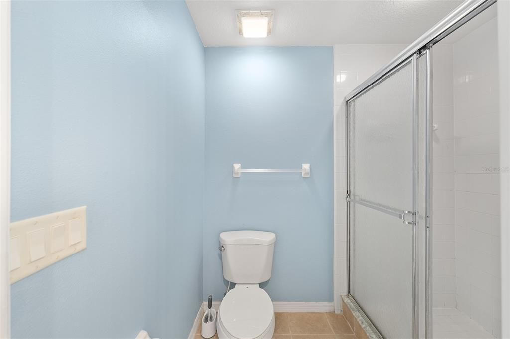 На продажу: $209,900 (2 спален, 2 ванн, 1281 Квадратных фут)