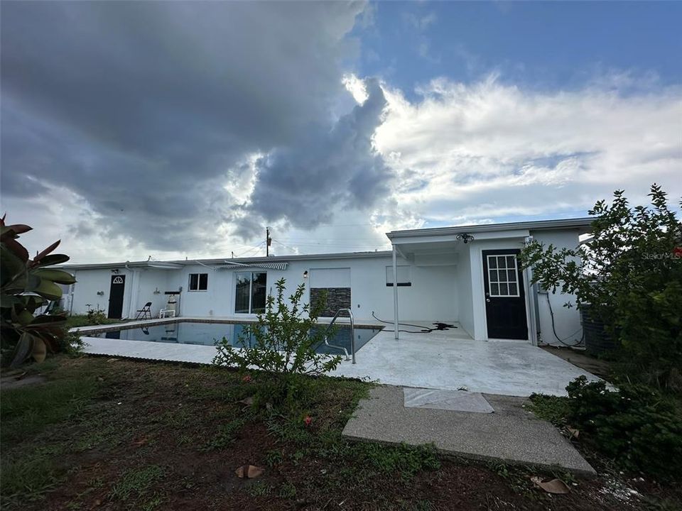Activo con contrato: $2,000 (3 camas, 2 baños, 1500 Pies cuadrados)