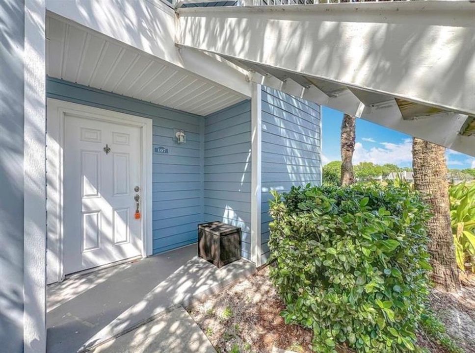 Active With Contract: $163,000 (1 beds, 1 baths, 715 Square Feet)