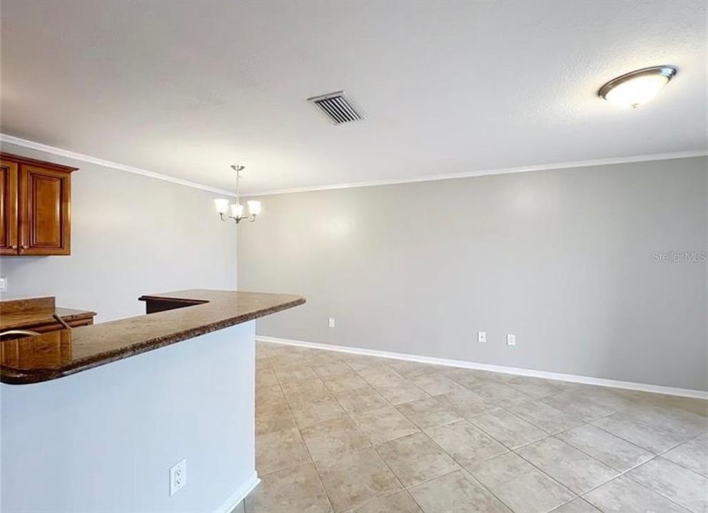 Active With Contract: $163,000 (1 beds, 1 baths, 715 Square Feet)