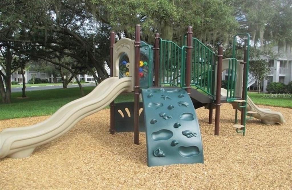 Active With Contract: $163,000 (1 beds, 1 baths, 715 Square Feet)