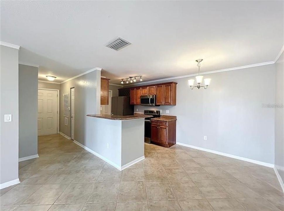 Active With Contract: $163,000 (1 beds, 1 baths, 715 Square Feet)