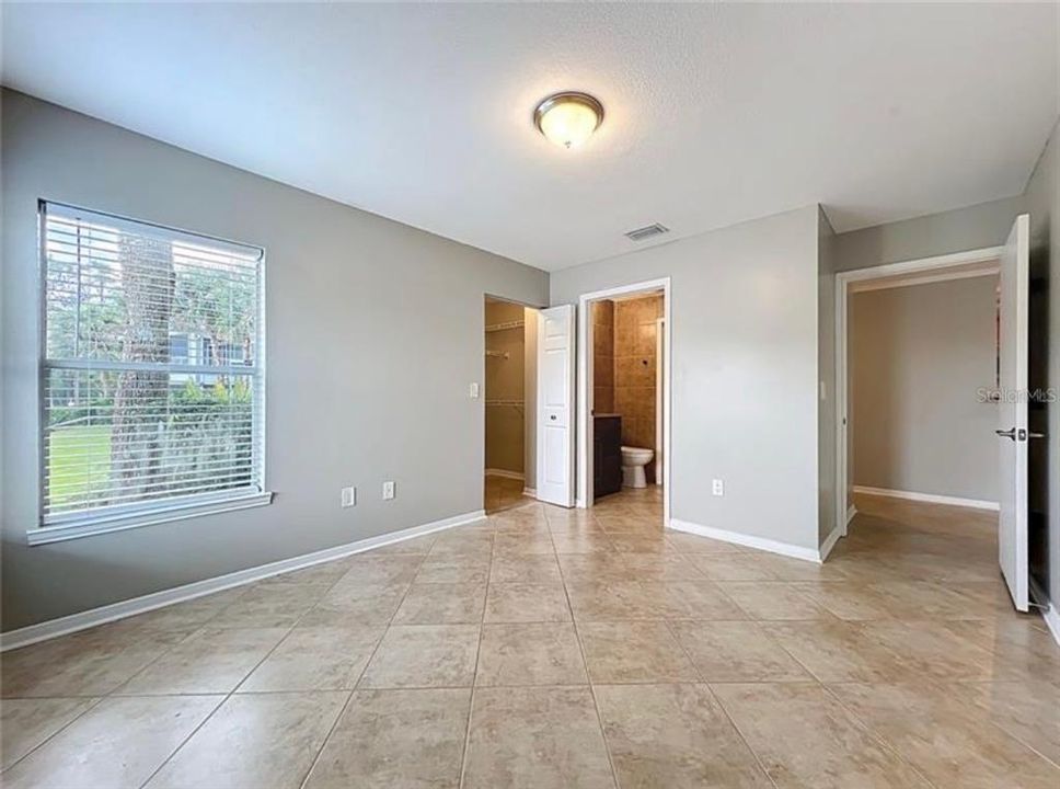 Active With Contract: $163,000 (1 beds, 1 baths, 715 Square Feet)