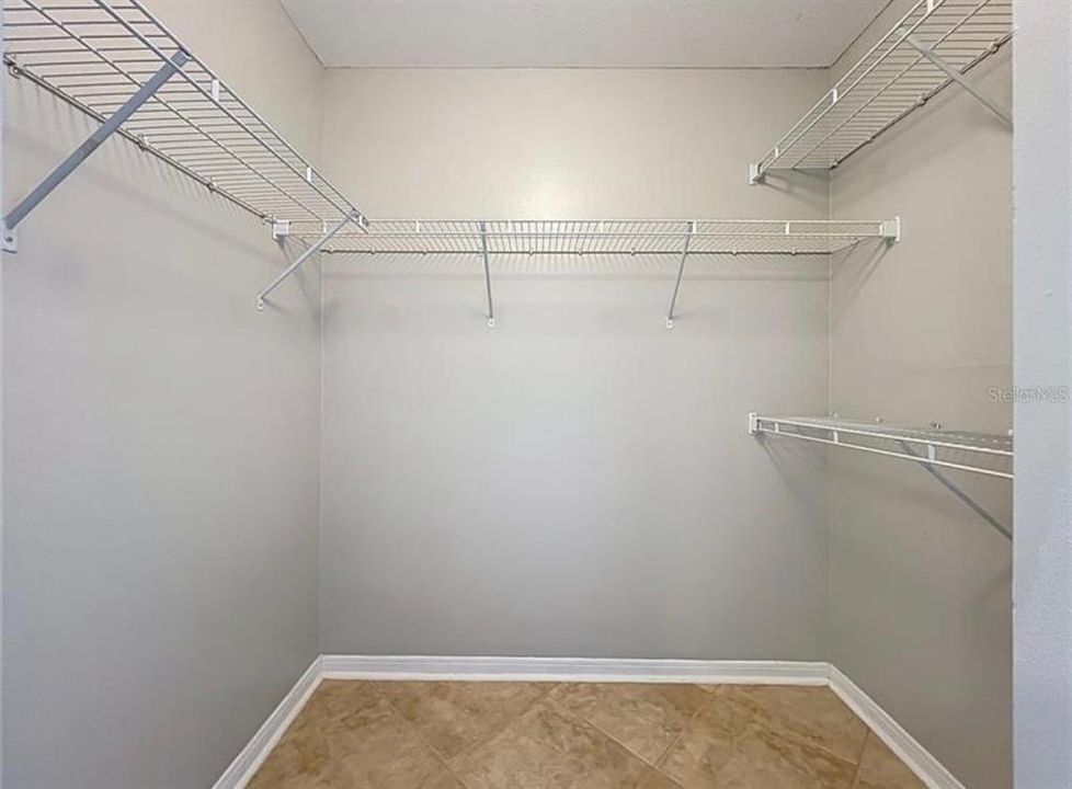 Active With Contract: $163,000 (1 beds, 1 baths, 715 Square Feet)