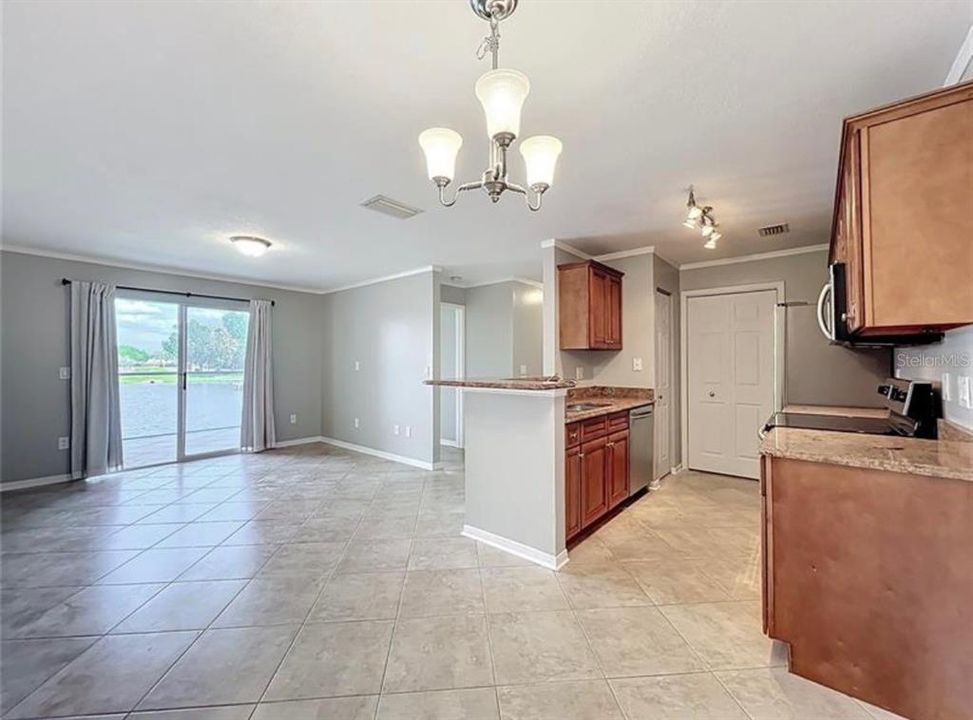 Active With Contract: $163,000 (1 beds, 1 baths, 715 Square Feet)
