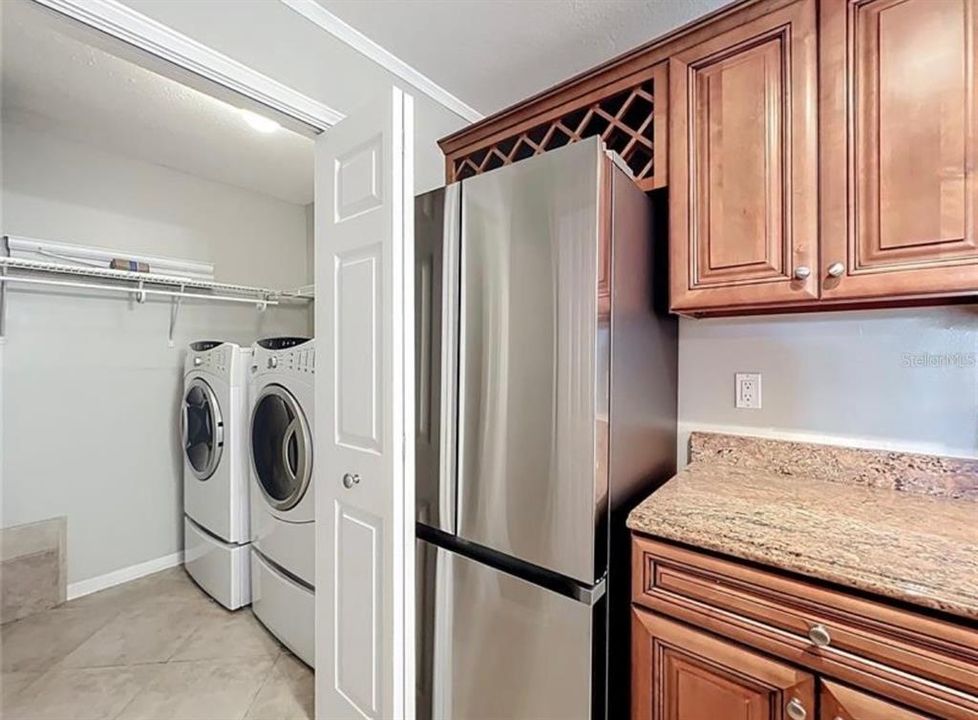 Active With Contract: $163,000 (1 beds, 1 baths, 715 Square Feet)