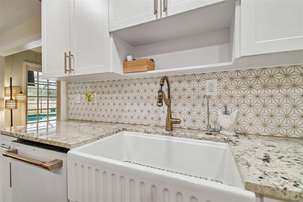 Activo con contrato: $735,000 (3 camas, 3 baños, 2400 Pies cuadrados)
