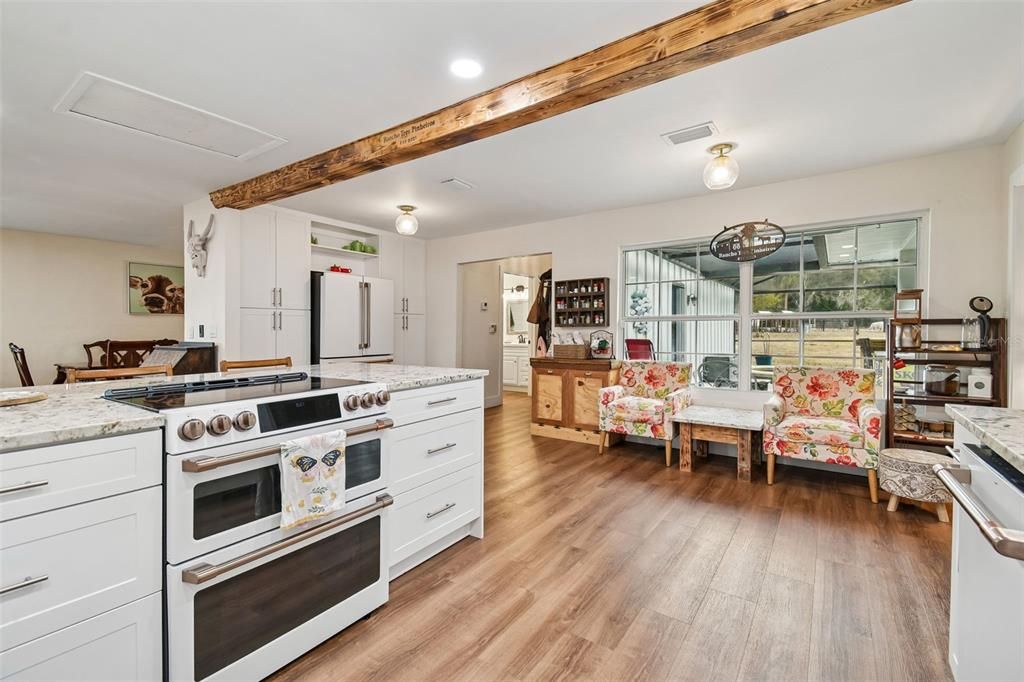 Activo con contrato: $735,000 (3 camas, 3 baños, 2400 Pies cuadrados)