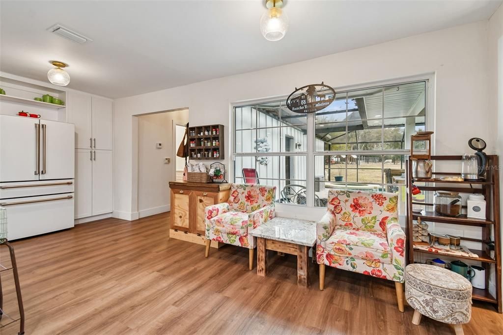 Activo con contrato: $735,000 (3 camas, 3 baños, 2400 Pies cuadrados)