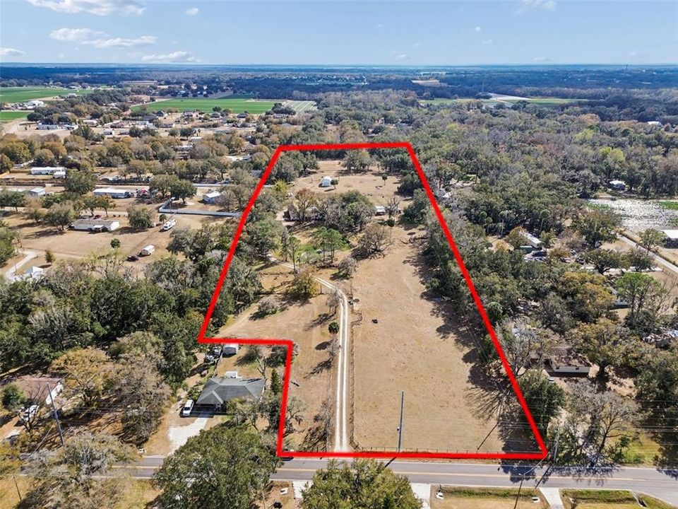 Activo con contrato: $735,000 (3 camas, 3 baños, 2400 Pies cuadrados)