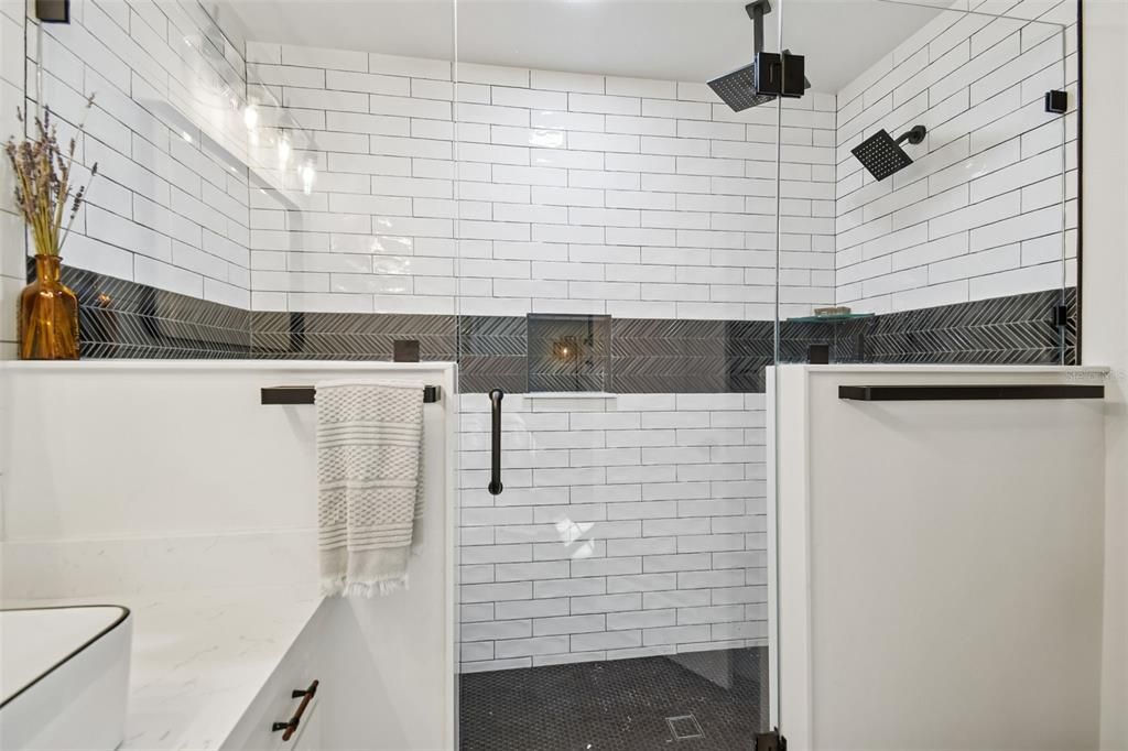 Activo con contrato: $735,000 (3 camas, 3 baños, 2400 Pies cuadrados)