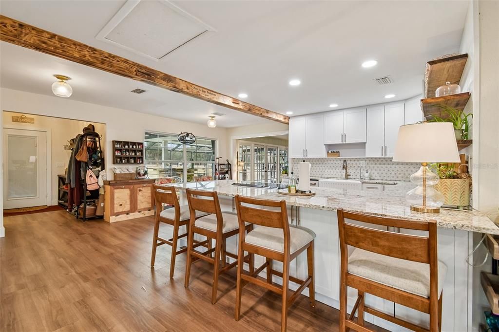 Activo con contrato: $735,000 (3 camas, 3 baños, 2400 Pies cuadrados)