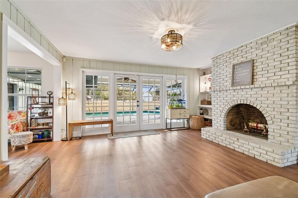 Activo con contrato: $735,000 (3 camas, 3 baños, 2400 Pies cuadrados)