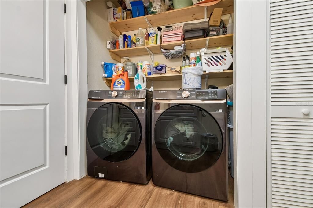 Activo con contrato: $735,000 (3 camas, 3 baños, 2400 Pies cuadrados)