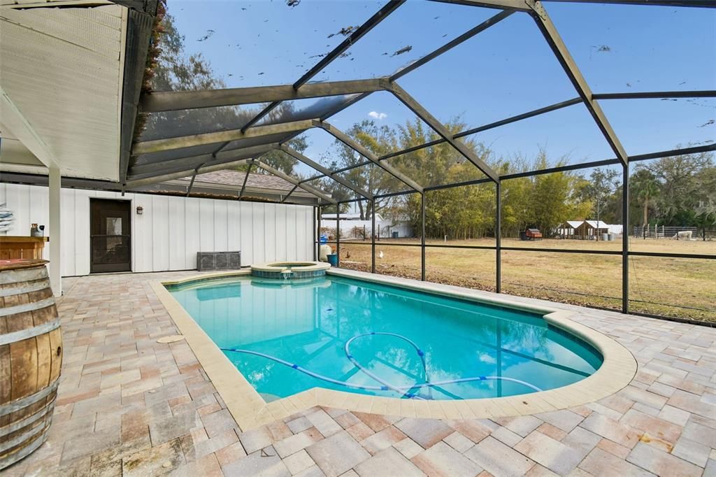 Activo con contrato: $735,000 (3 camas, 3 baños, 2400 Pies cuadrados)