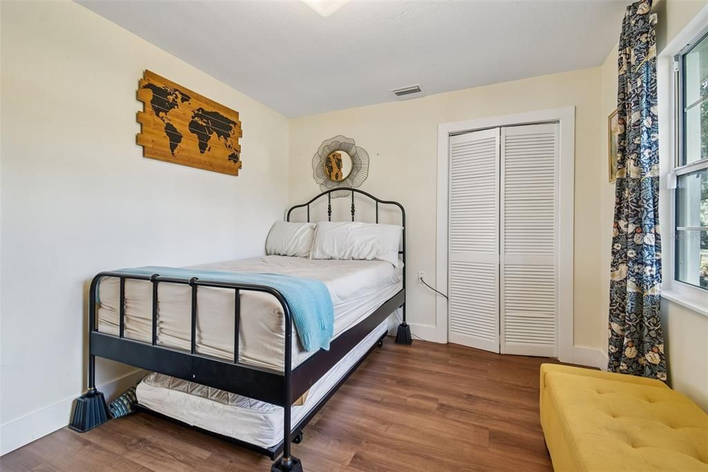 Activo con contrato: $735,000 (3 camas, 3 baños, 2400 Pies cuadrados)