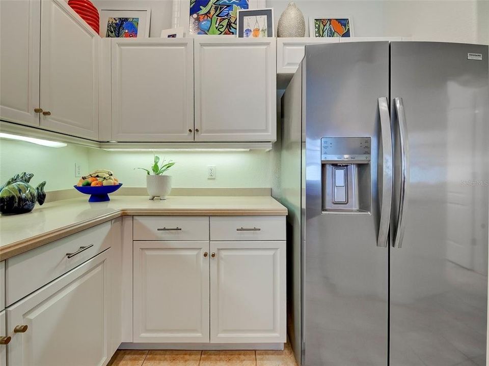 Active With Contract: $330,000 (2 beds, 2 baths, 1456 Square Feet)