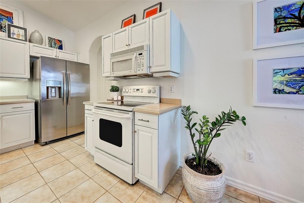 Active With Contract: $330,000 (2 beds, 2 baths, 1456 Square Feet)