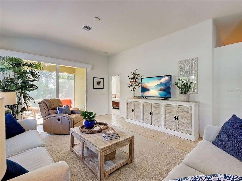 Active With Contract: $330,000 (2 beds, 2 baths, 1456 Square Feet)