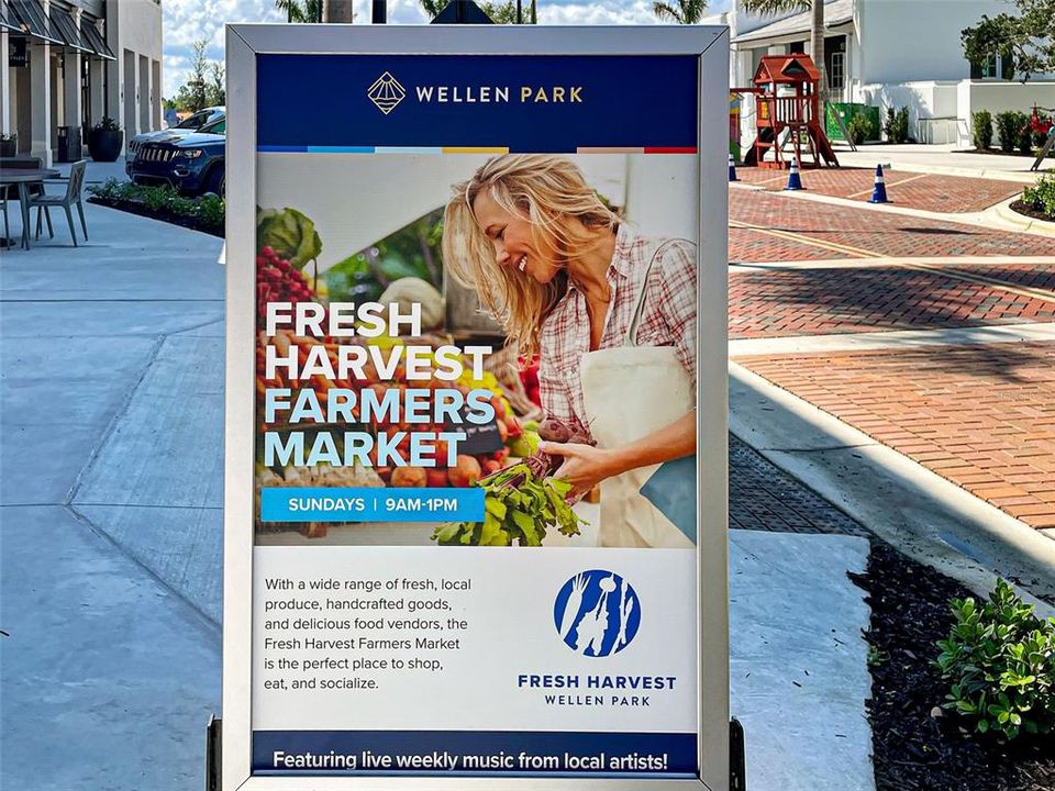 Active With Contract: $330,000 (2 beds, 2 baths, 1456 Square Feet)