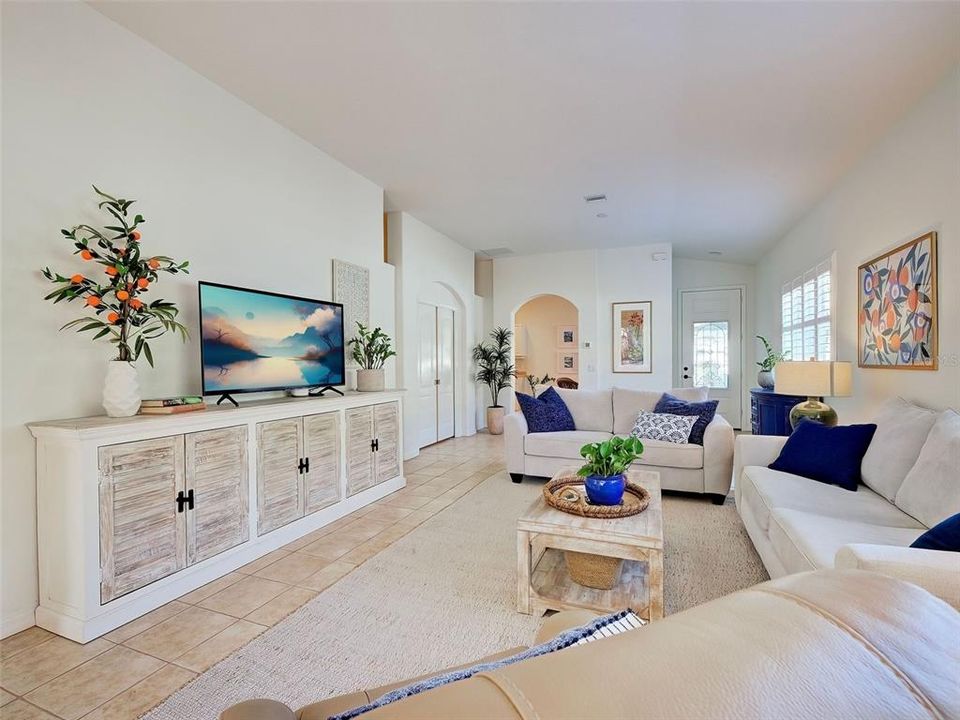 Active With Contract: $330,000 (2 beds, 2 baths, 1456 Square Feet)