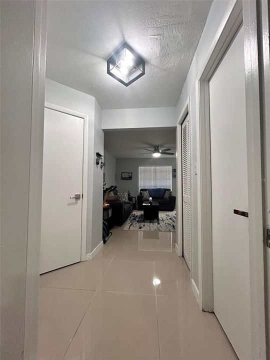 合同活跃: $189,000 (2 贝兹, 2 浴室, 1027 平方英尺)