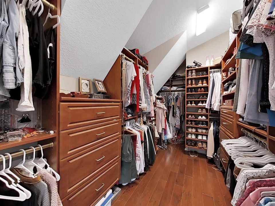 合同活跃: $6,500 (3 贝兹, 2 浴室, 2774 平方英尺)