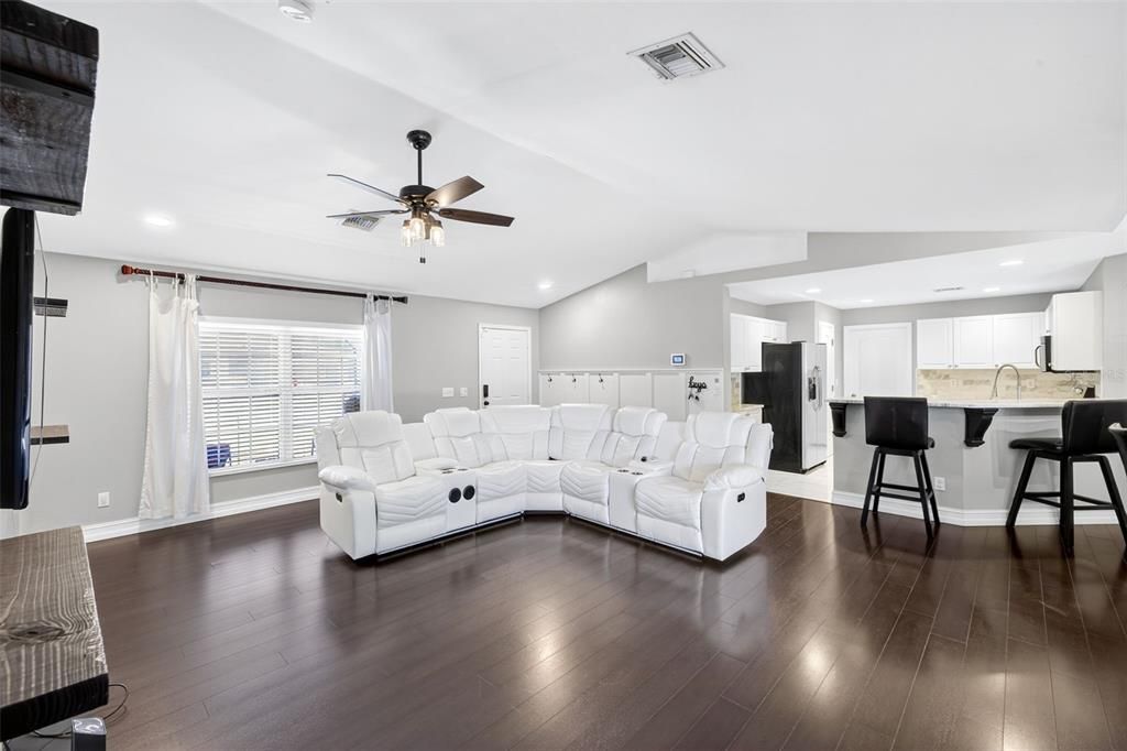 En Venta: $415,000 (3 camas, 2 baños, 1574 Pies cuadrados)
