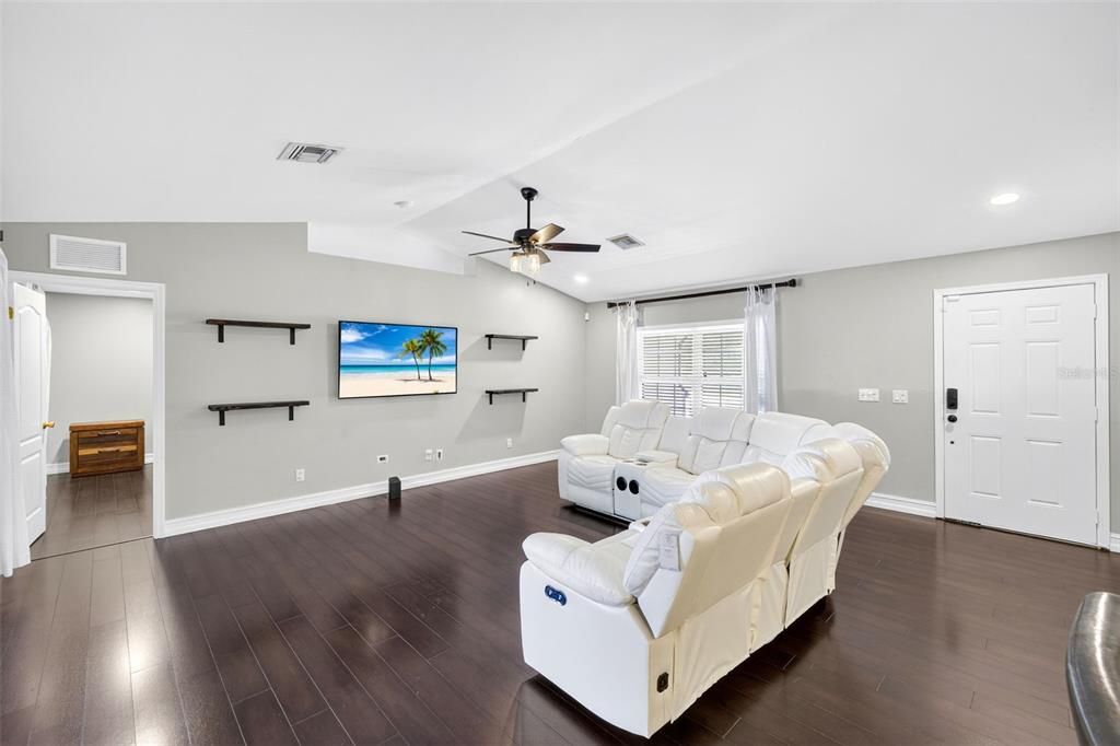 En Venta: $415,000 (3 camas, 2 baños, 1574 Pies cuadrados)