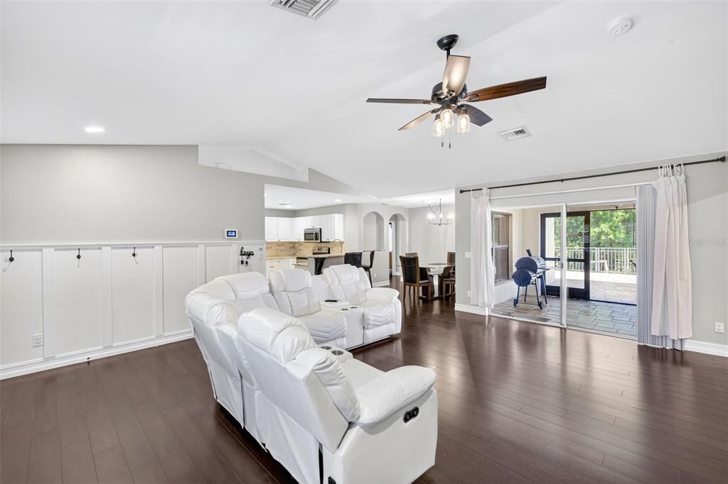 En Venta: $415,000 (3 camas, 2 baños, 1574 Pies cuadrados)