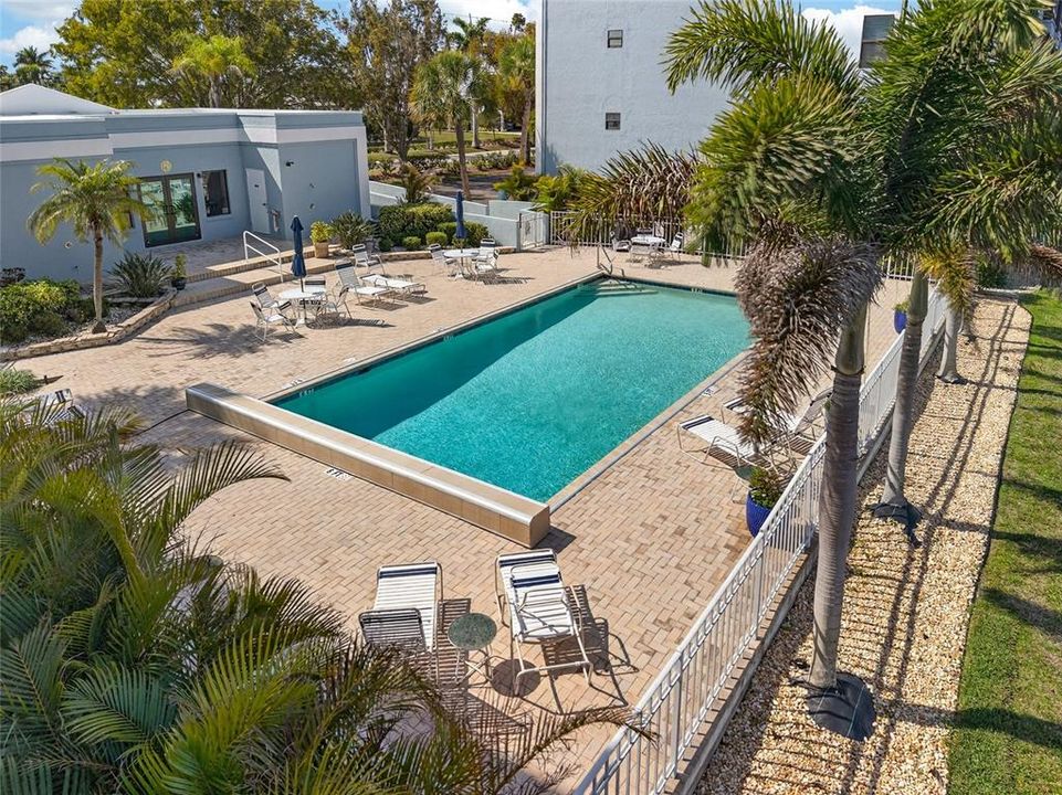 Activo con contrato: $549,000 (3 camas, 2 baños, 1916 Pies cuadrados)