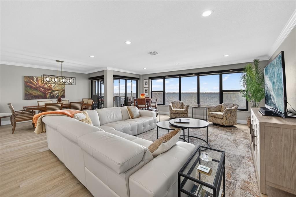 Activo con contrato: $549,000 (3 camas, 2 baños, 1916 Pies cuadrados)