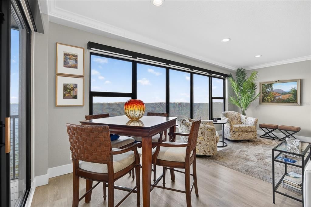 Activo con contrato: $549,000 (3 camas, 2 baños, 1916 Pies cuadrados)