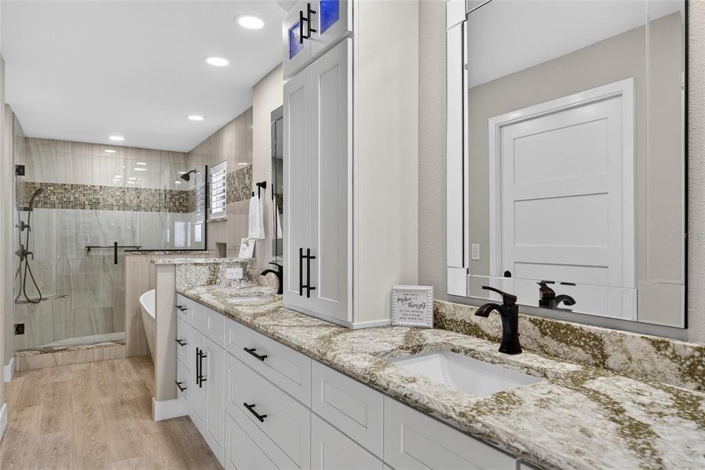 Activo con contrato: $549,000 (3 camas, 2 baños, 1916 Pies cuadrados)