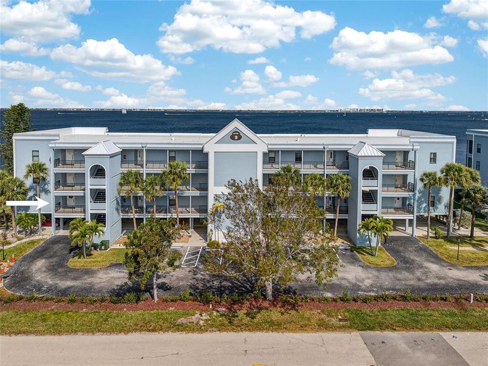 Activo con contrato: $549,000 (3 camas, 2 baños, 1916 Pies cuadrados)