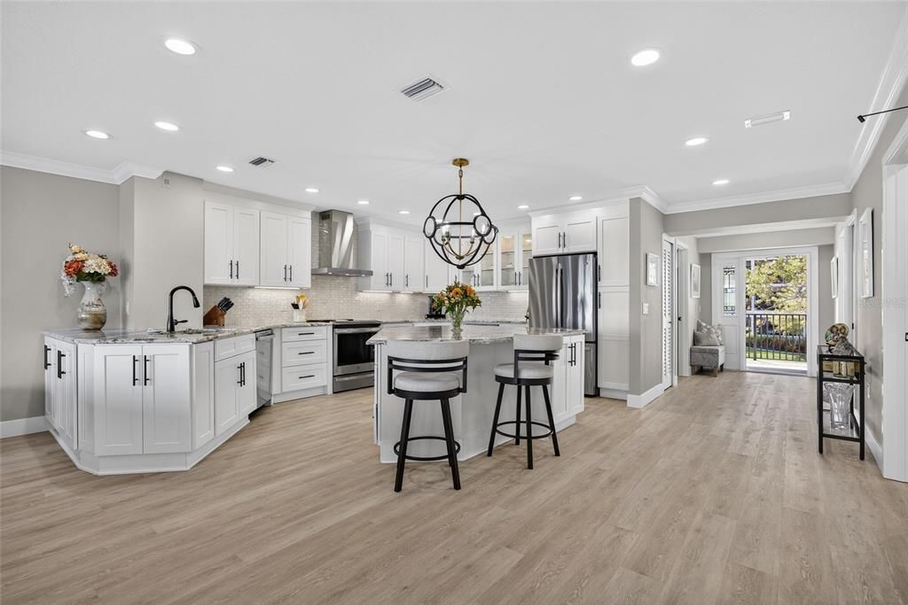 Activo con contrato: $549,000 (3 camas, 2 baños, 1916 Pies cuadrados)