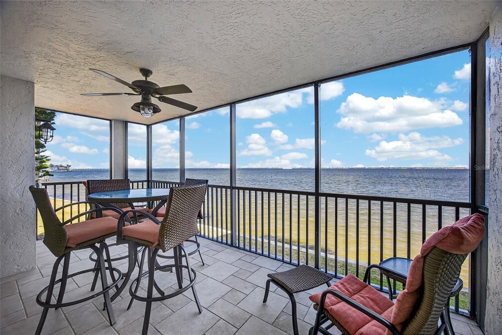 Activo con contrato: $549,000 (3 camas, 2 baños, 1916 Pies cuadrados)