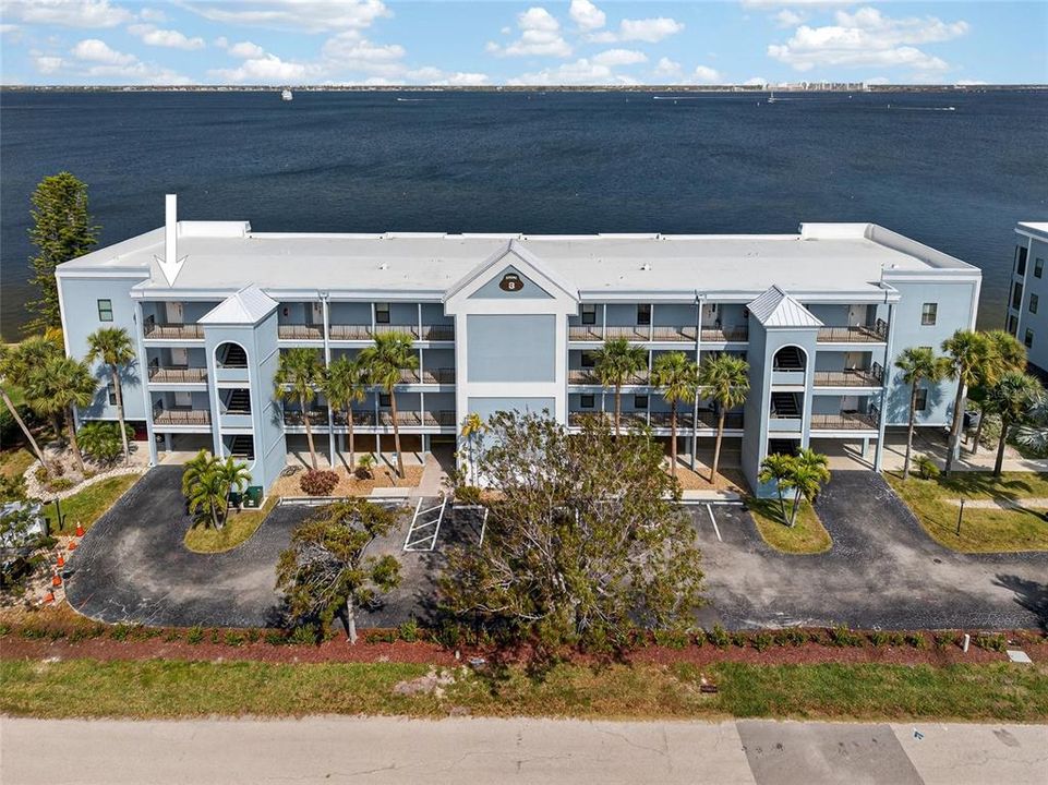 Activo con contrato: $549,000 (3 camas, 2 baños, 1916 Pies cuadrados)