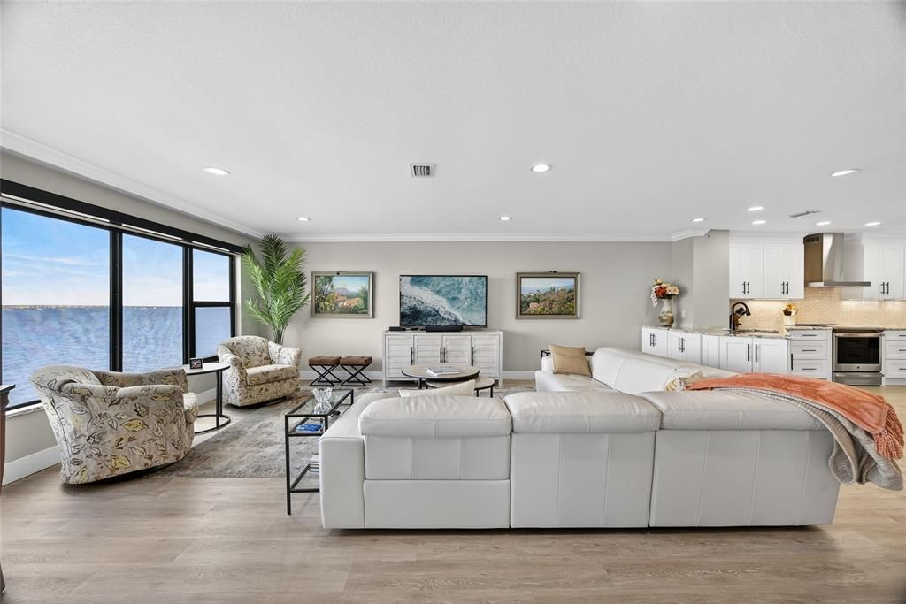Activo con contrato: $549,000 (3 camas, 2 baños, 1916 Pies cuadrados)