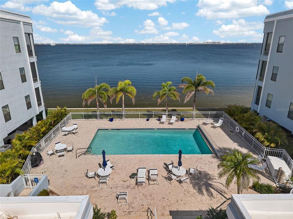 Activo con contrato: $549,000 (3 camas, 2 baños, 1916 Pies cuadrados)